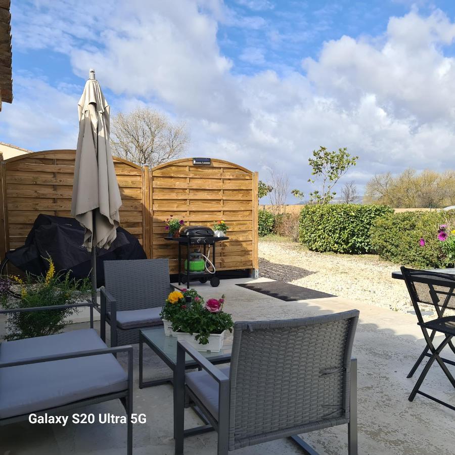 MAS GABELYS propriété privée avec parking ds jardin clos et terrasse avec superbe vue ste Victoire Trets Exterior foto