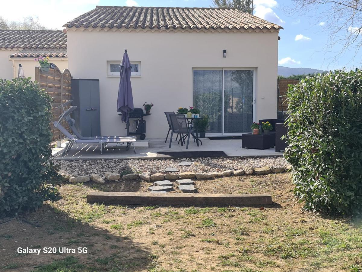 MAS GABELYS propriété privée avec parking ds jardin clos et terrasse avec superbe vue ste Victoire Trets Exterior foto