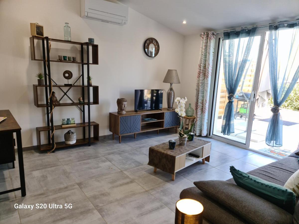 MAS GABELYS propriété privée avec parking ds jardin clos et terrasse avec superbe vue ste Victoire Trets Exterior foto