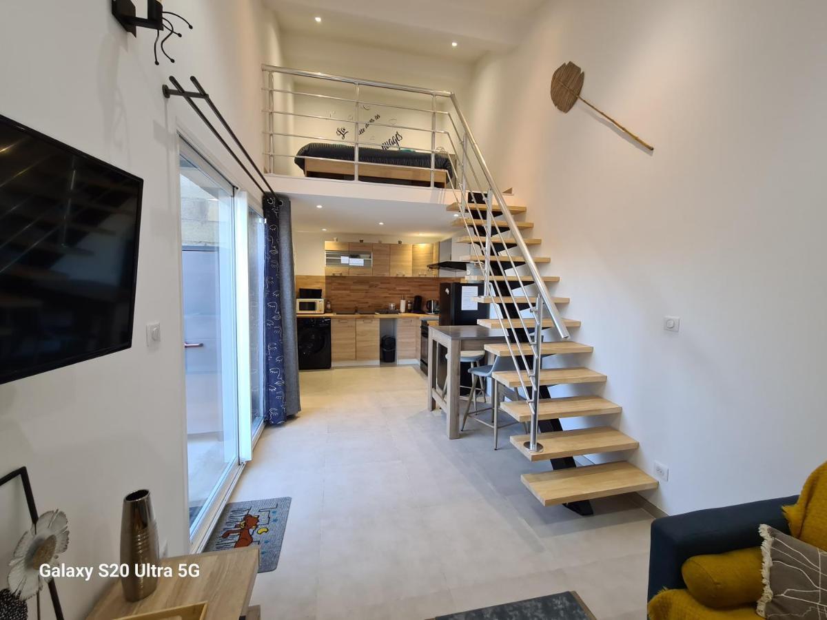MAS GABELYS propriété privée avec parking ds jardin clos et terrasse avec superbe vue ste Victoire Trets Exterior foto