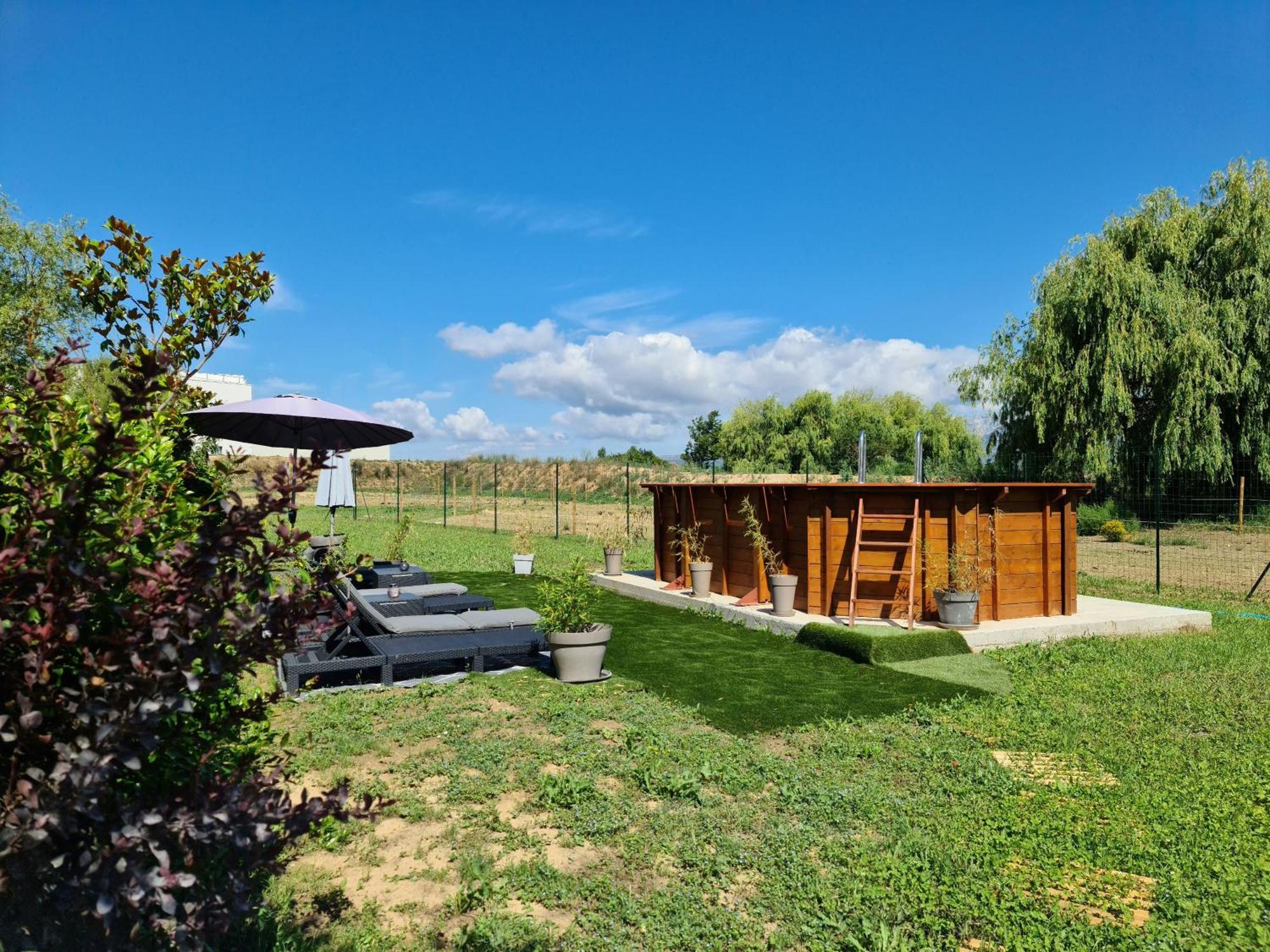 MAS GABELYS propriété privée avec parking ds jardin clos et terrasse avec superbe vue ste Victoire Trets Exterior foto